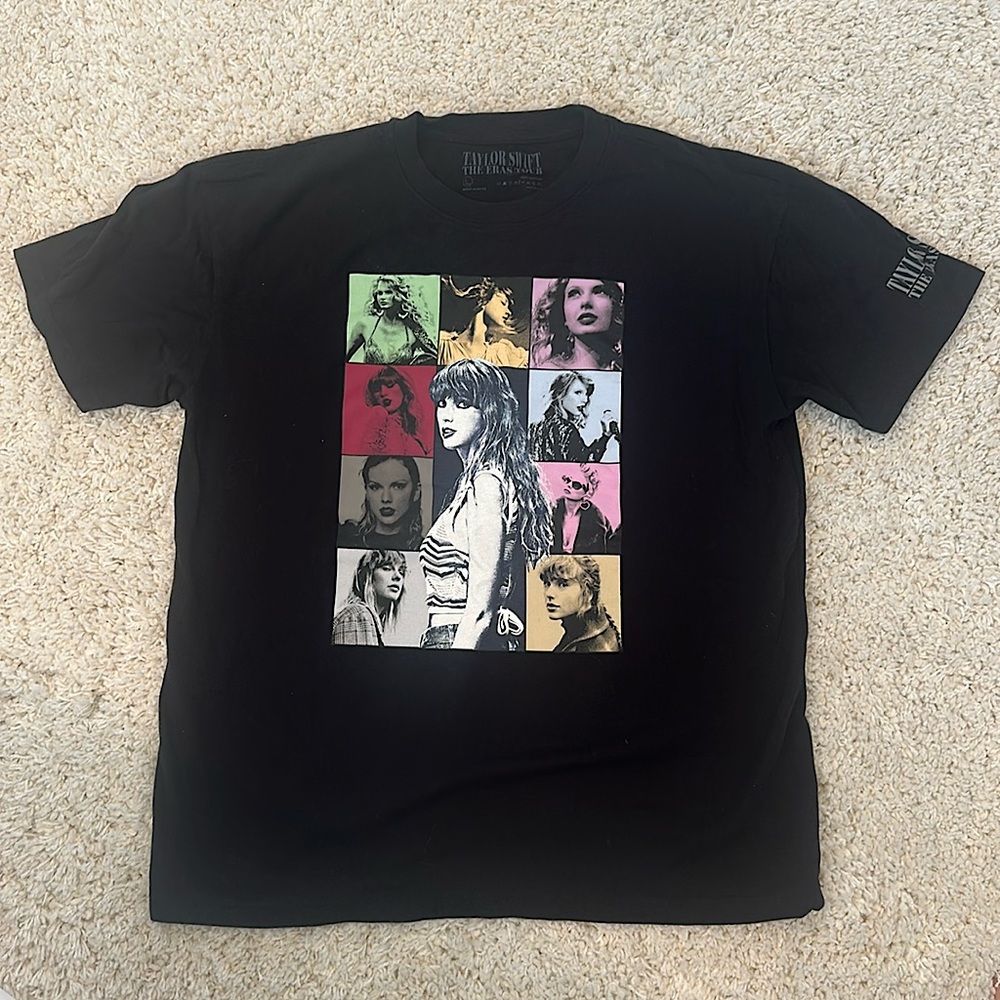 Taylor Swift Offical Era’s Tour T-shirt. Size L, never worn
